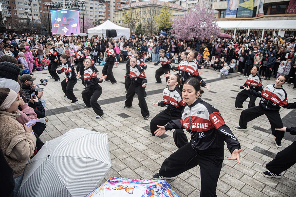 Az eső sem tudta megállítani a táncot