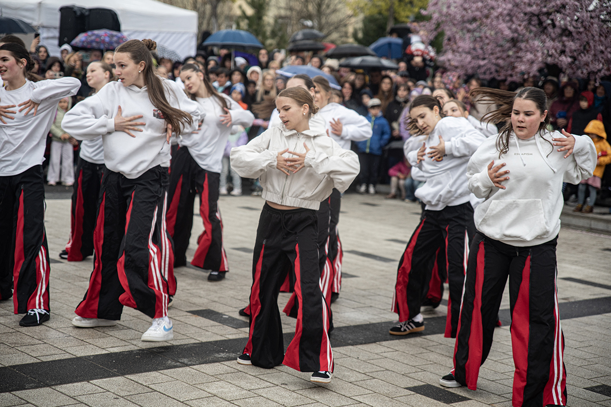 Az eső sem tudta megállítani a táncot