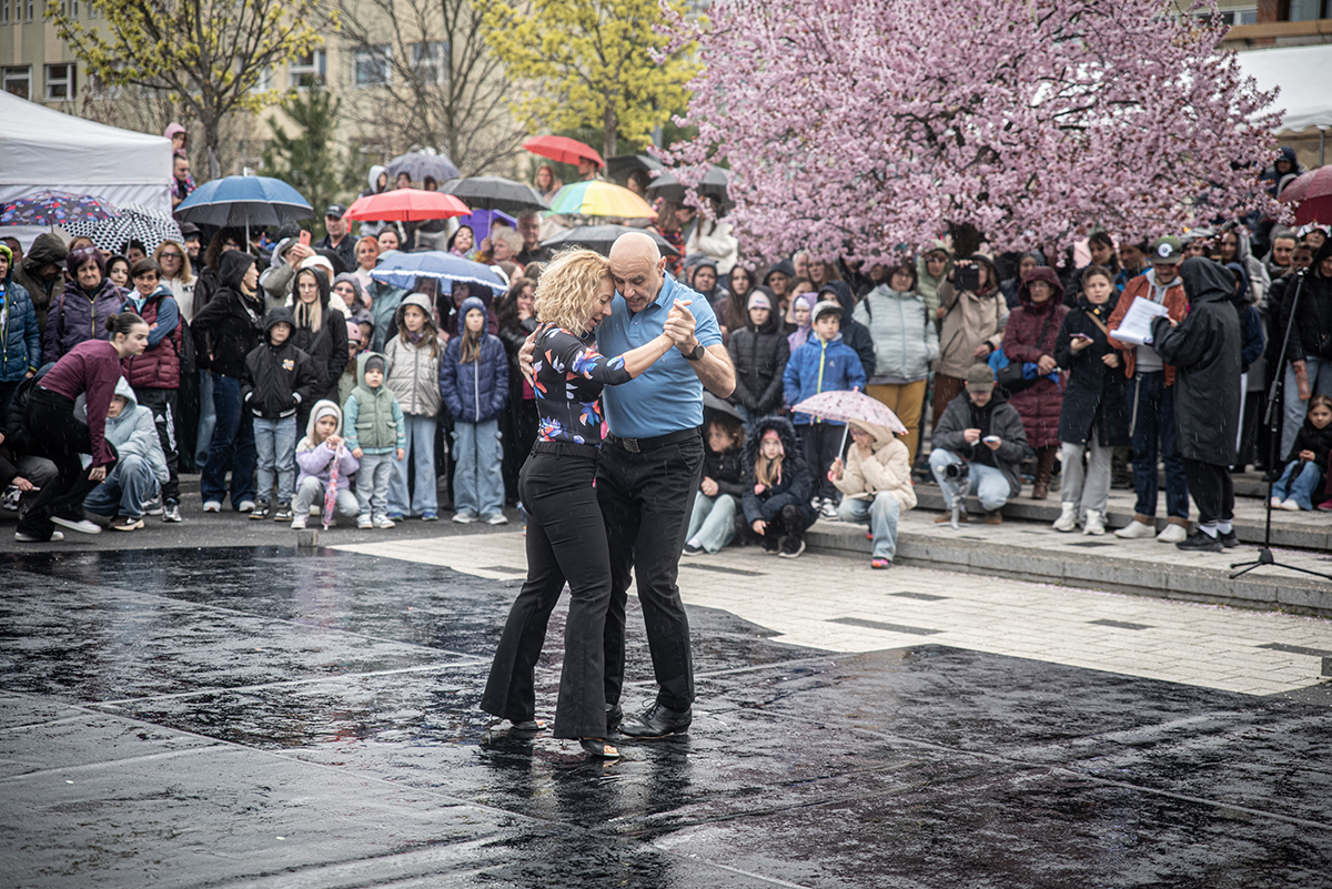 Az eső sem tudta megállítani a táncot