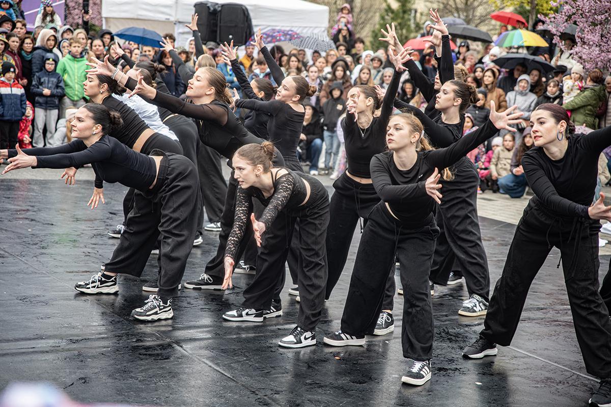 Az eső sem tudta megállítani a táncot