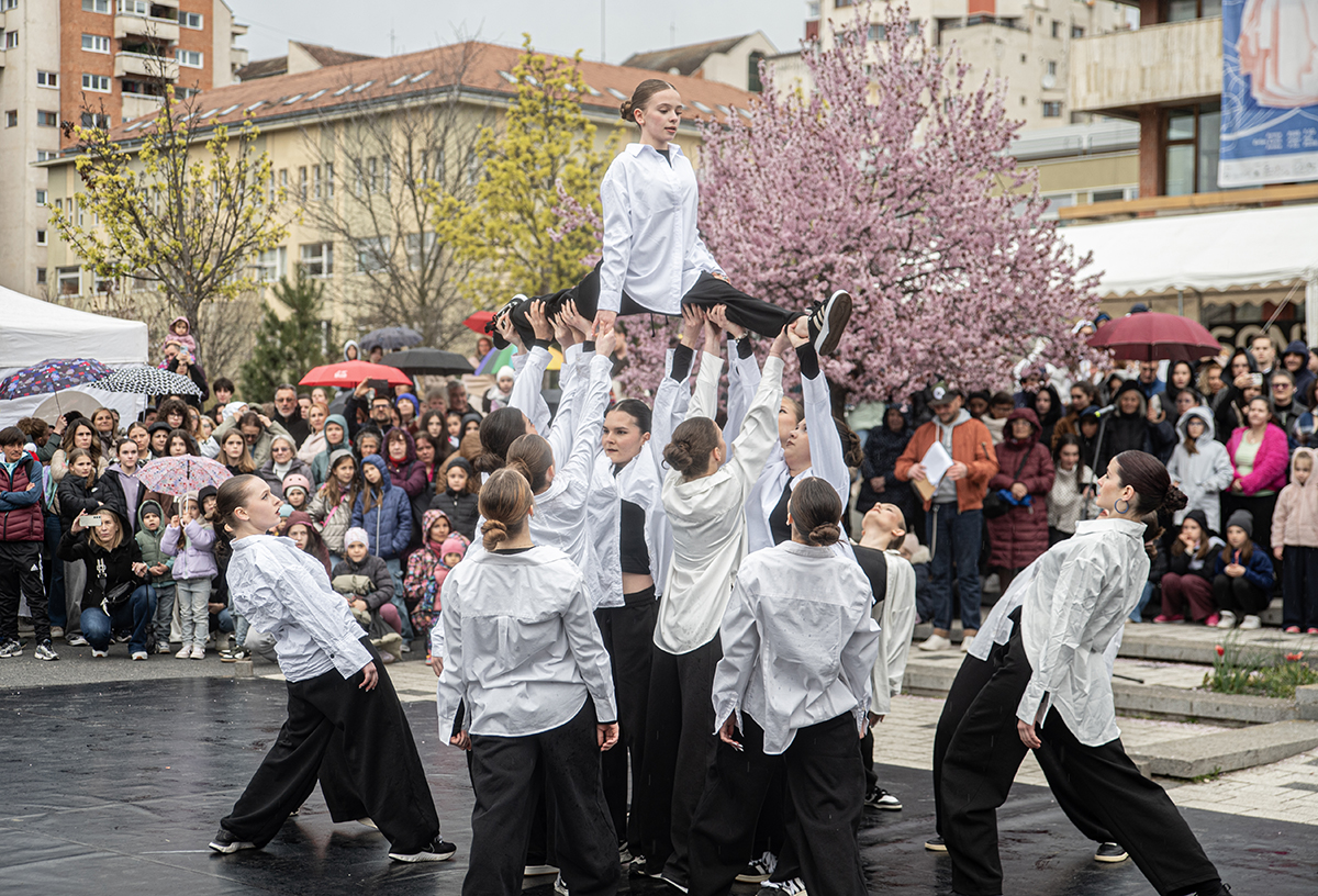 Az eső sem tudta megállítani a táncot