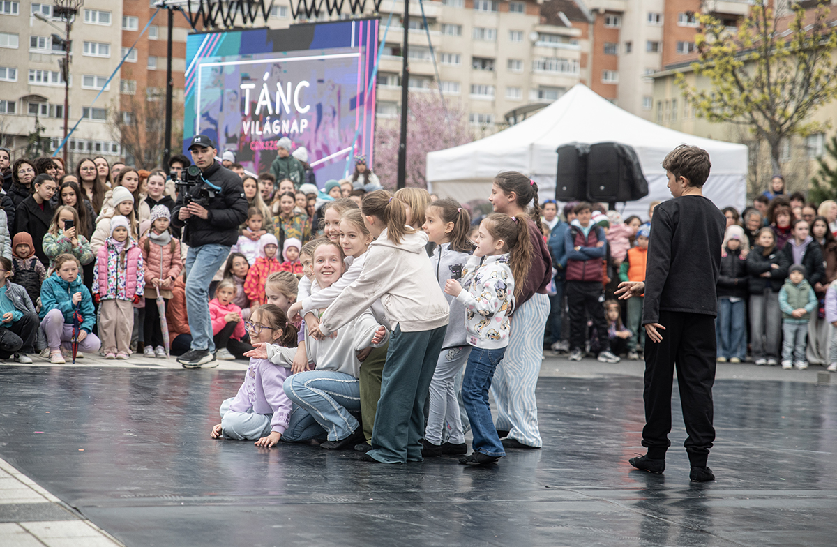 Az eső sem tudta megállítani a táncot