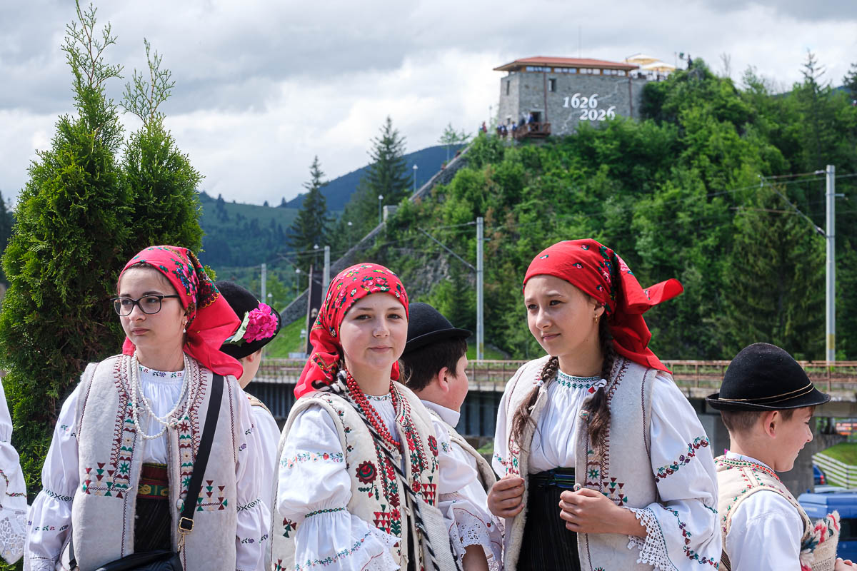 Ünnepélyesen átadták a megújult gyimesbükki Rákóczi-várat