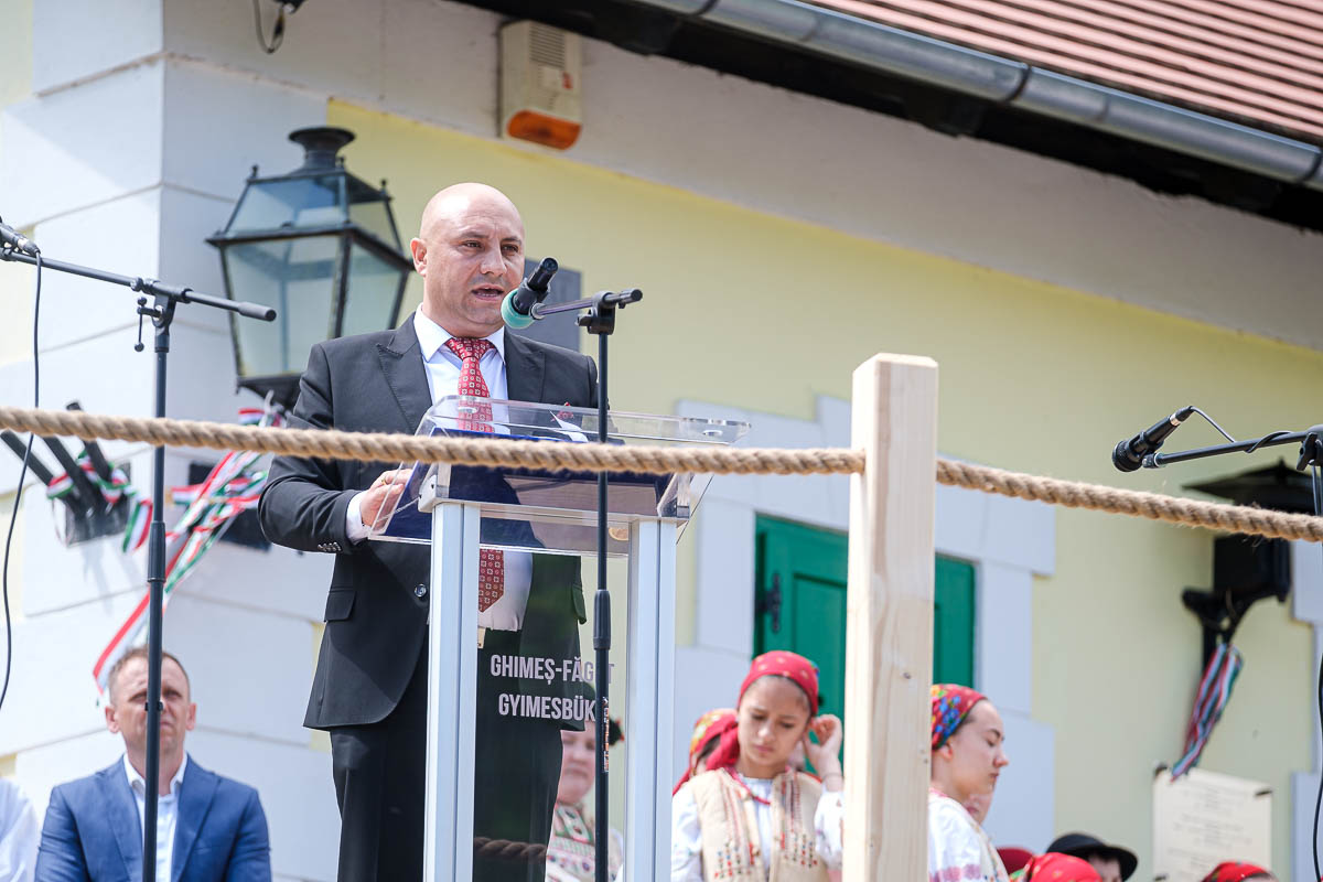 Ünnepélyesen átadták a megújult gyimesbükki Rákóczi-várat