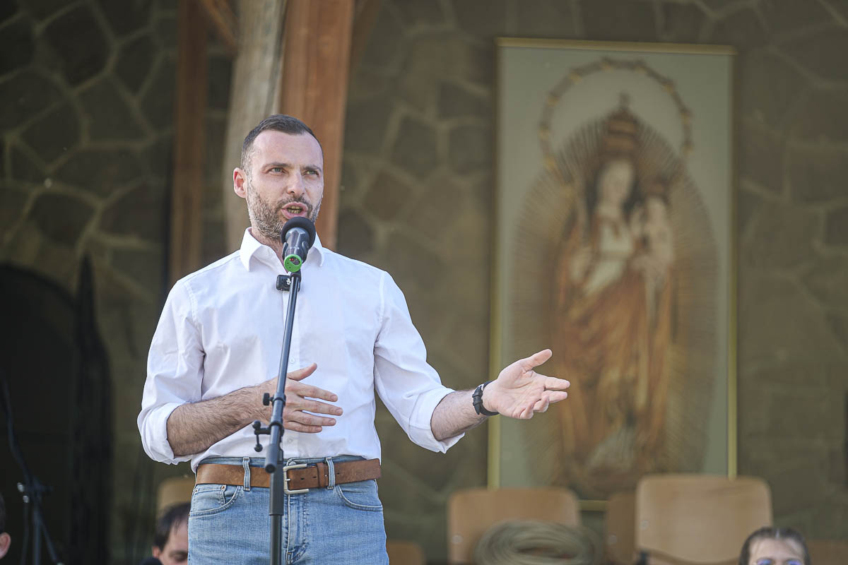 Több száz lovas érkezett Csíksomlyóra