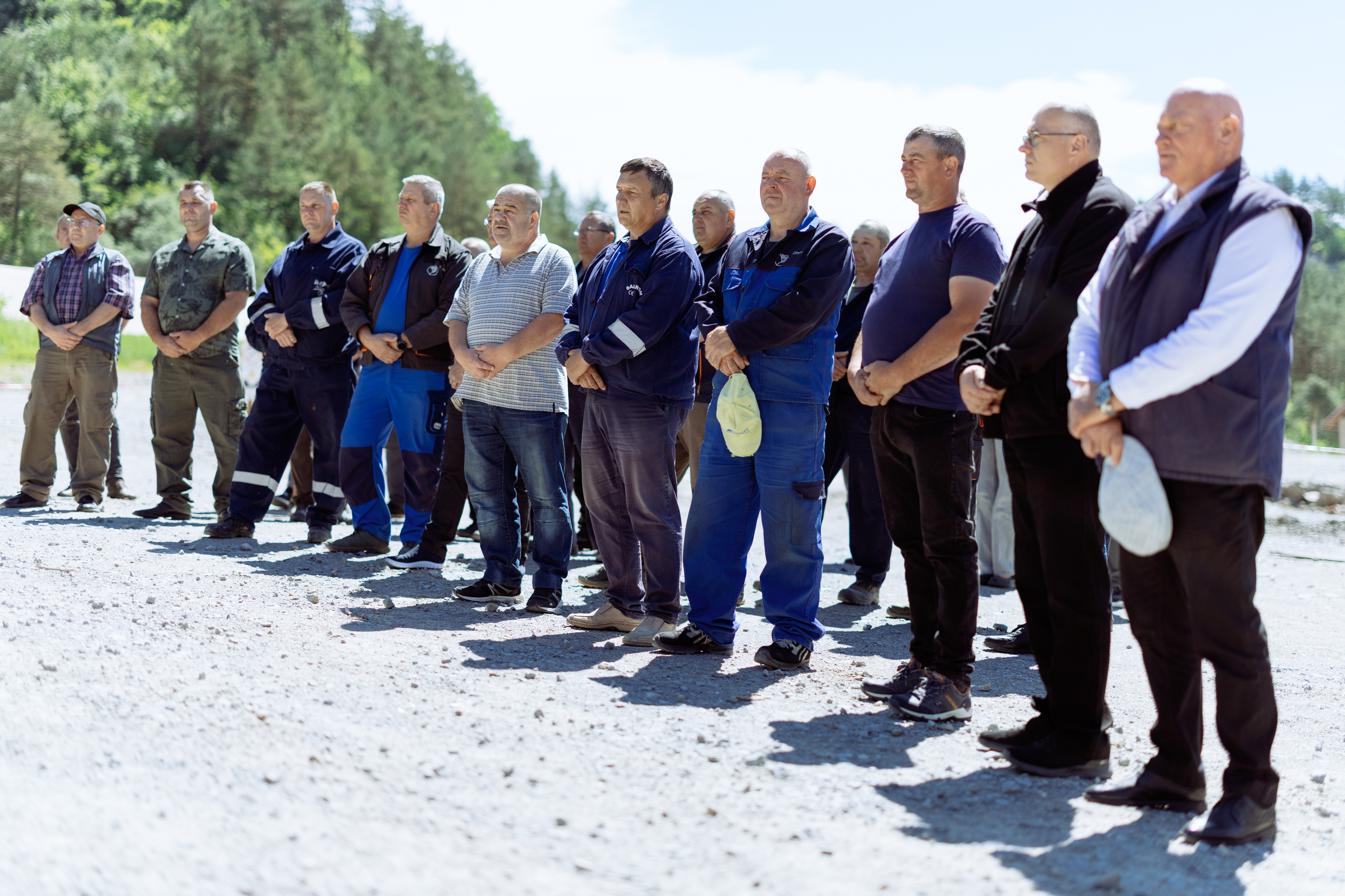 Bányászhimnusszal és harangszóval emlékeztek a bányászok a parajdi sóbányára – képriport