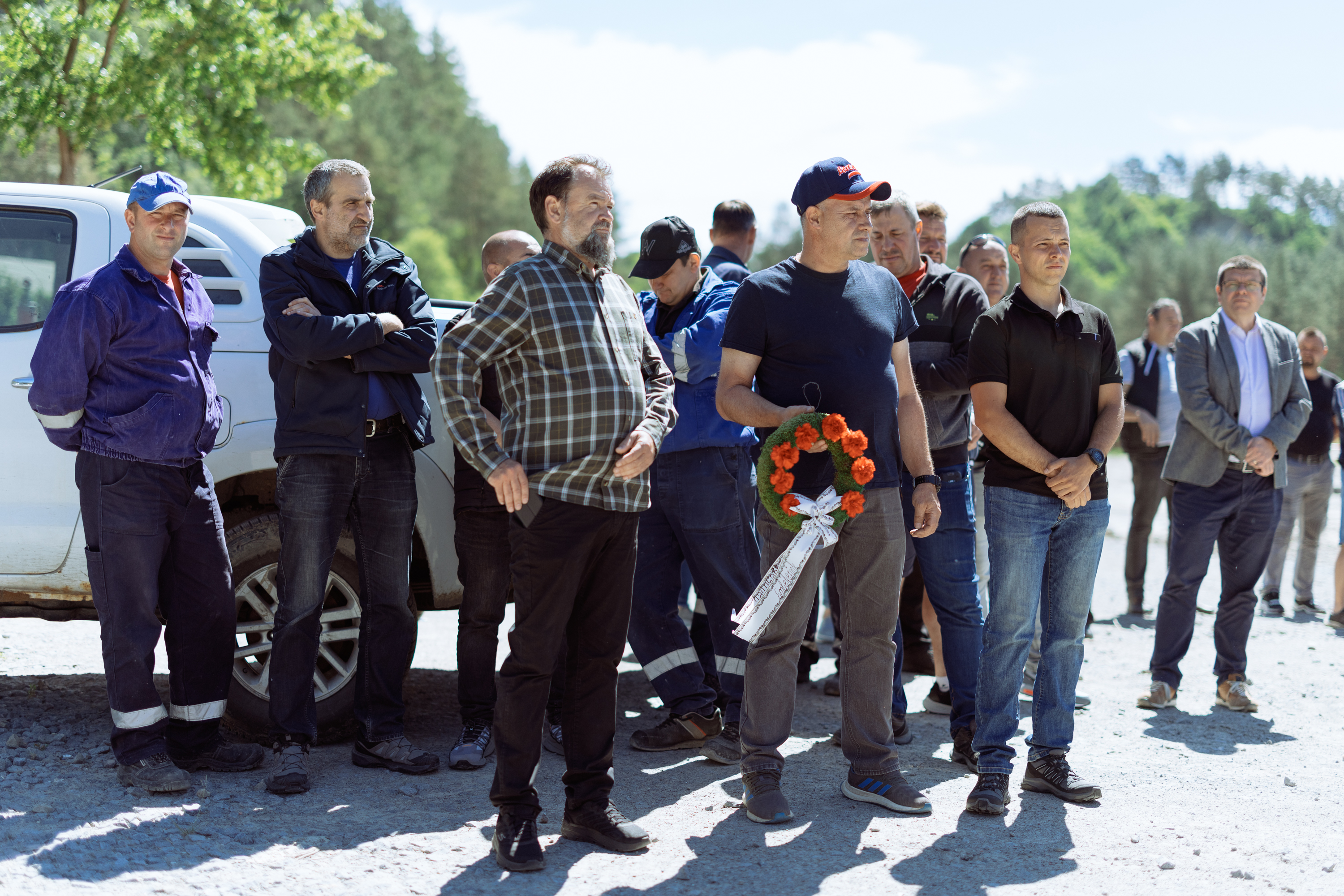 Bányászhimnusszal és harangszóval emlékeztek a bányászok a parajdi sóbányára – képriport