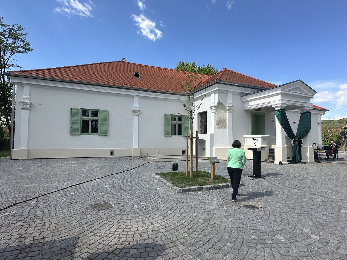 Újra élet költözik a Gyárfás-kúriába