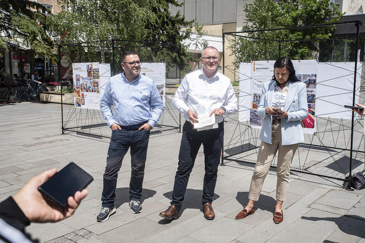 Több mint 29 ezer eszközzel gazdagodtak a csíkszeredai tanintézetek