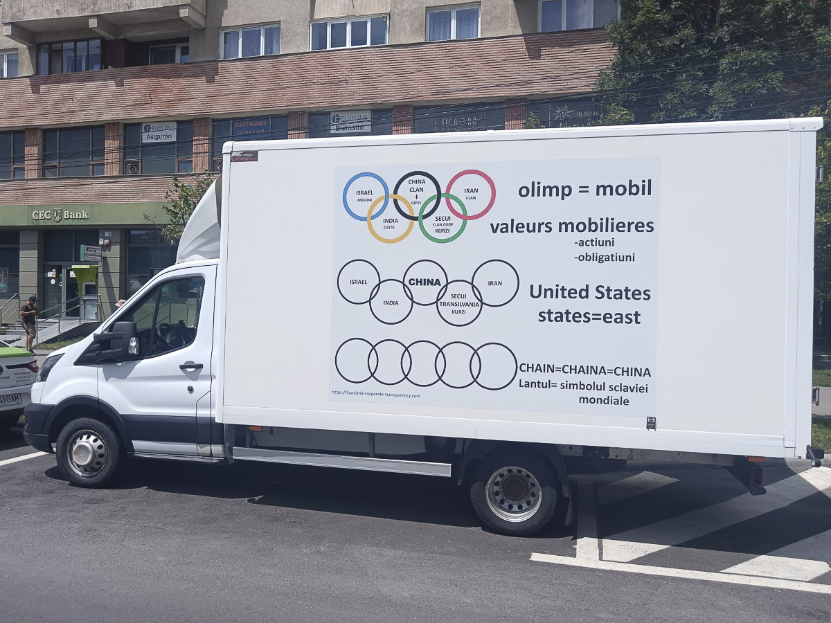 Összeesküvés-elméleteket terjesztő autók Csíkszeredában Összeesküvés-elméleteket terjesztő autók Csíkszeredában