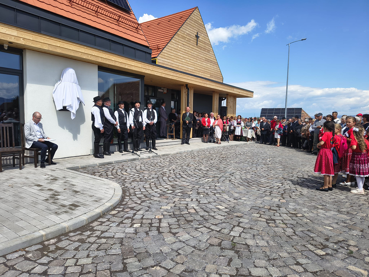Szolgálat, szakmaiság és közösségépítés