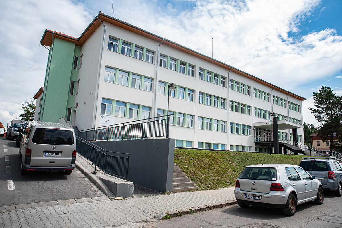 Napelemeket telepítenének a rendelőintézetre