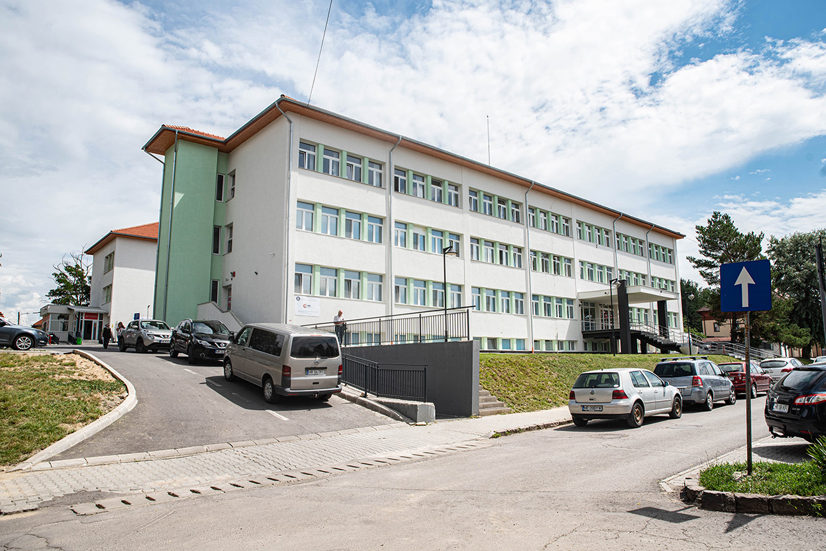Napelemeket telepítenének a rendelőintézetre
