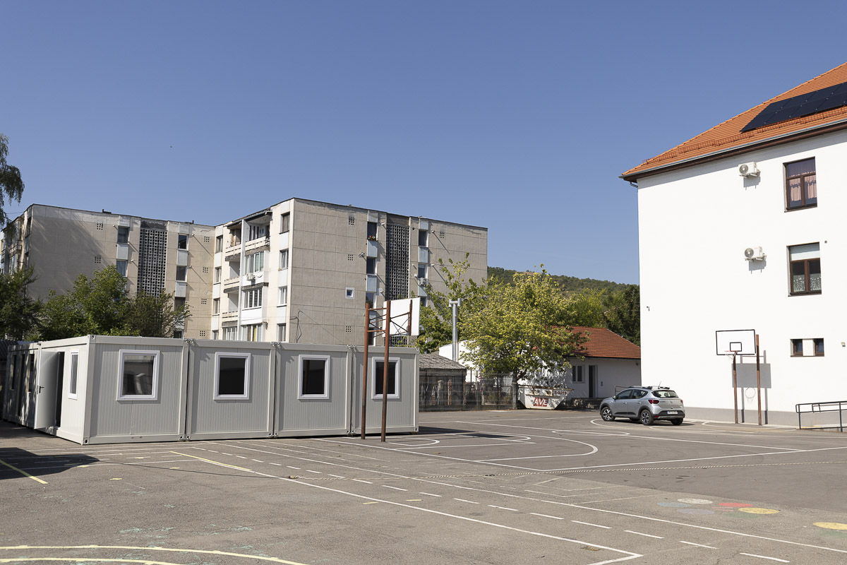 Szerelik a konténertermeket