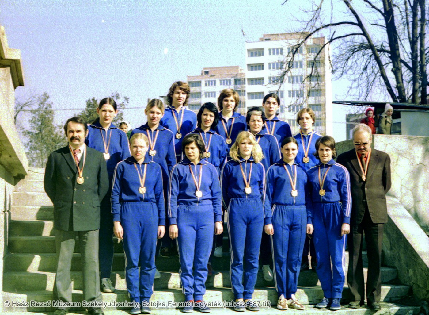 Ma is csillogó bronz