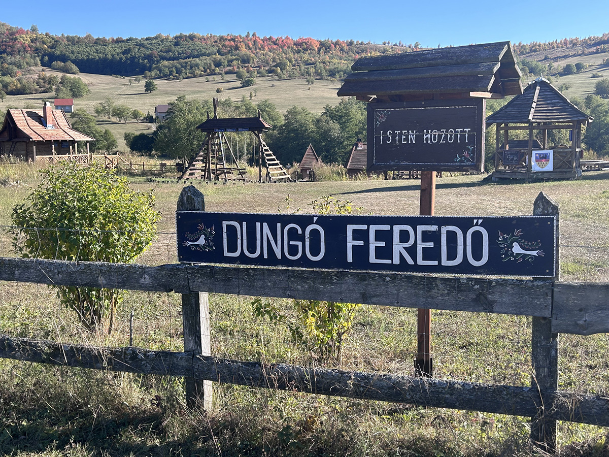 Dungó feredő őszi napsütésben