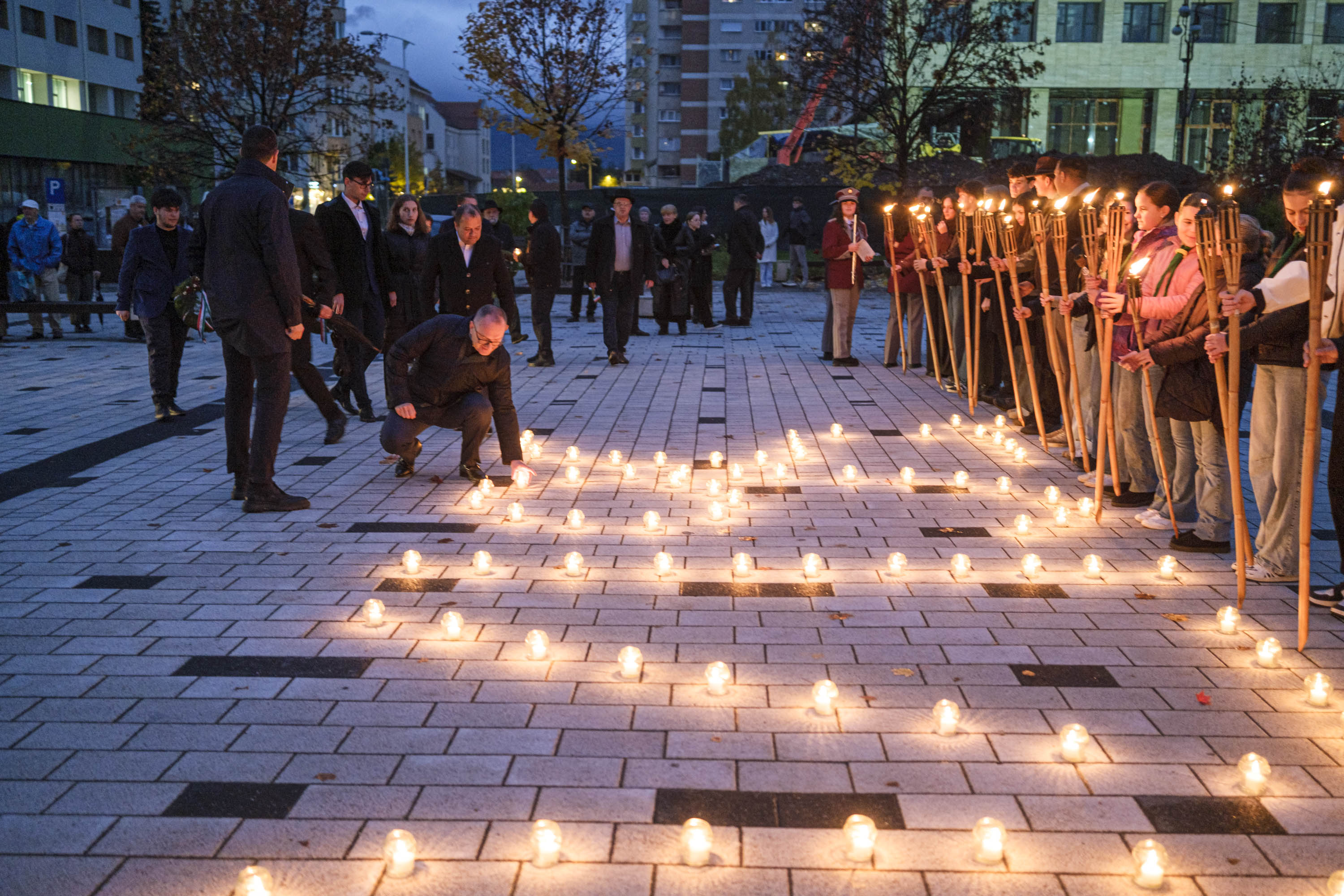 Mesélni a múltról, érteni a jelent Mesélni a múltról, érteni a jelent