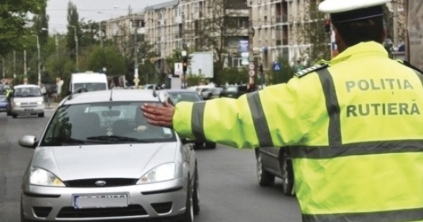 Rendőrségi hírek: két kiskorút gyanúsítanak több személygépkocsi abroncsának tönkretételével