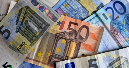Több mint 28 milliárd euróra nőtt a hiány
