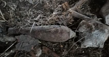 Fel nem robbant tüzérségi lövedéket találtak egy salamási istállóban