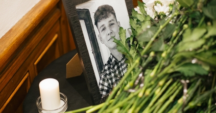 Szülőfalujában, Farkaslakán temetik el csütörtökön a székelyudvarhelyi tragédiában elhunyt fiút