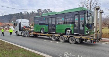 Elektromos autóbuszok érkeztek Székelyudvarhelyre, jövőtől már használatba veszik