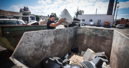 Új helyszínen, ingyen gyűjtik a felgyűlt hulladékot Csíkszeredában