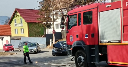 Tűzoltóautóval ütközött egy személygépkocsi Csíkszeredában