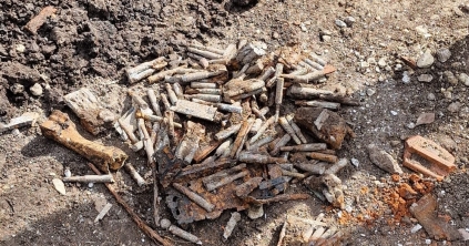 Az ortodox esperesi hivatal udvarán találtak lőszereket