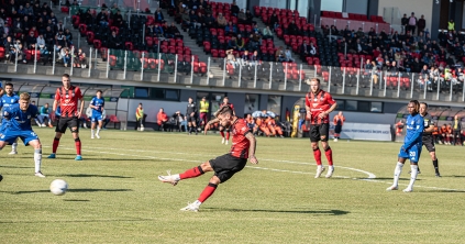 Félúton öt pont a csíkiak előnye