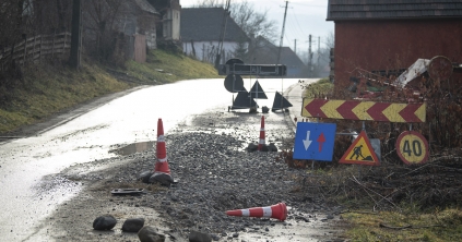 Mozog a talaj, nehéz az útjavítás