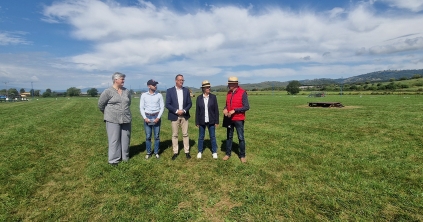 Százharminc program