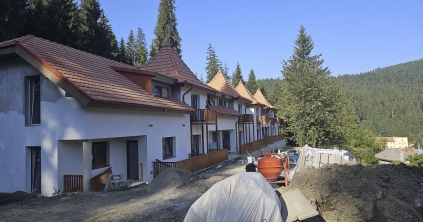 Tájba illő hajlékok