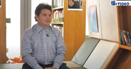 Könyvek vagy mesterséges intelligencia?