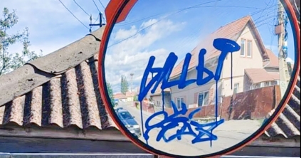 Közlekedési táblákat rongáltak