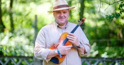 Megmaradás népzenével