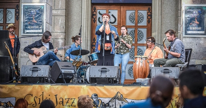 Adományból ritmust