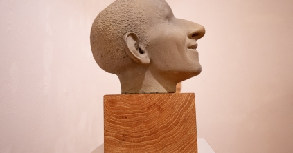 Ötvenöt év groteszk vonások tükrében