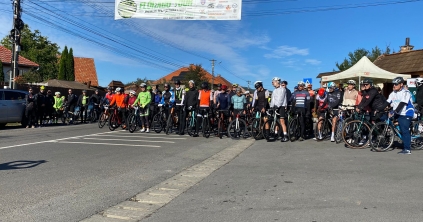 Több mint száz résztvevő tekert 