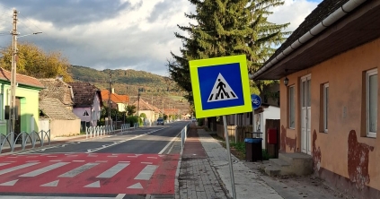 Megrongálták a forgalmi táblákat Székelyudvarhely és Székelykeresztúr között