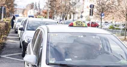 Az utasok spórolnak, a költségek nőnek