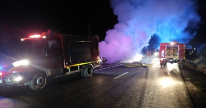 Ütközés után kigyulladt egy autó tegnap éjszaka