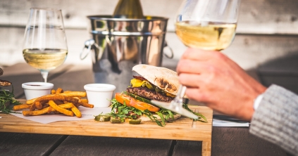 Mit igyunk a legnépszerűbb komfort- és gyorsételek mellé? Mit igyunk a legnépszerűbb komfort- és gyorsételek mellé?