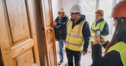 Felújítják a műemlék épület termeinek ajtóit