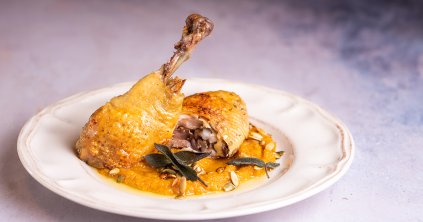 Konfitált csirkecomb narancsos sütőtökpürével