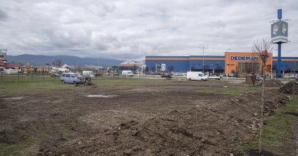 Parkosítják a Nagyrét utca melletti területet