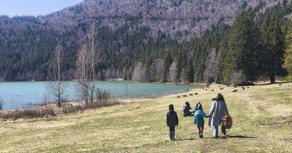Honismereti kalandok, rovarhotelek és „repülő fészkek”