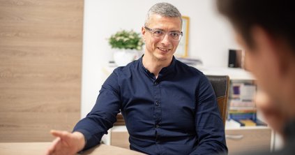 Emberközpontúság piacalapú működés mellett