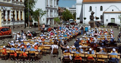 240 diák sakkozott a városközpontban