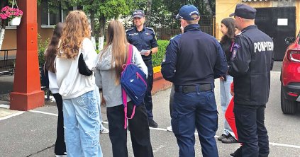 Belügyisek a vizsgázó diákok mellett